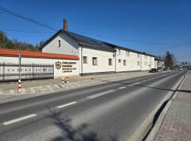 Agroturystyka Chelosiowy Dworek，位于Piekoszów的酒店