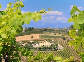 Terra di Ea，位于托尔托雷托的带泳池的酒店