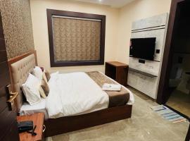 Goel Villa and Hotel，位于Allāhābād Junction的酒店