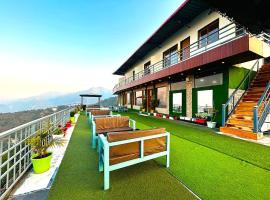 Hotel On The Edge Top Rated & Awarded Property，位于穆索里的酒店