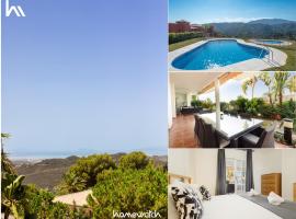 Apartment with private terrace and panoramic views, Balcones del Lago, Istán，位于伊斯坦的酒店