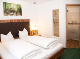 Hotel Hutzenthaler，位于Bruckberg的酒店