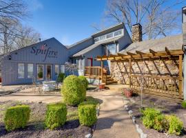 Stunning Southaven Estate Pool and Spacious Deck!，位于南海文的酒店