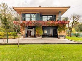 Ca La Iaia Casa con piscina y jardín，位于赫罗纳的酒店