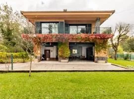 Ca La Iaia Casa con piscina y jardín