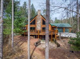 Richmond Waupaca Cabin by Simple Life Rentals，位于Waupaca的酒店