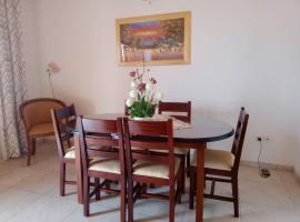 HD Luxury Apparts，位于雅温得的带停车场的酒店