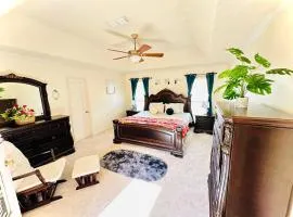 Elegant cozy Master Suite, MGM!