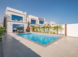 Special Offer with BBQ, Pool Perfect for Groups by Deluxe Holiday Homes，位于富查伊拉的酒店
