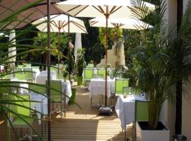 Logis Hôtels - Le Pont Bernet - Hotel 2 étoiles et restaurant，位于勒皮安·梅多克的酒店