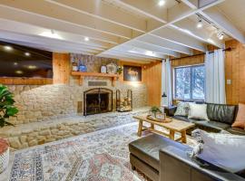Solitude Mountain Cabin Creek-Side View and Hot Tub，位于Brighton的酒店