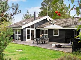 Gorgeous Home In Ålbæk With Sauna，位于奥贝克的酒店