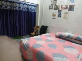 Meraaj Guest House，位于Badarpur的酒店
