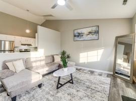 8 Mi to Neuse River Cozy Gem in Havelock!，位于哈夫洛克的酒店