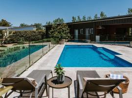 The Wine Manor - Lavish Poolside Living