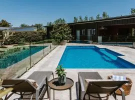 The Wine Manor - Lavish Poolside Living