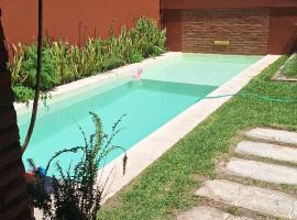 Aire de campo en la ciudad，位于卡塔马卡的带泳池的酒店