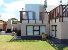 Holiday Villa Diaz Beach Mossel Bay