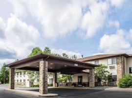 GrandStay Hotel & Suites Minocqua，位于米诺阔的酒店