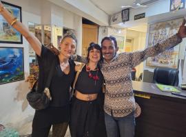 Hotel Nirvana rooftop，位于布什格尔的酒店