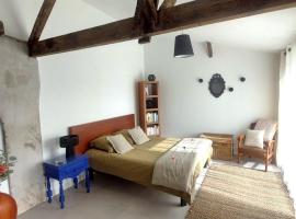 Studio du domaine équestre B & G，位于Saint-Médard的酒店