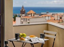 Luxury View Apartment Funchal CENTRAL free parking FAMILIES，位于丰沙尔的高尔夫酒店