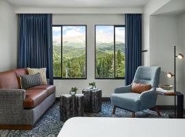 Hotel Alpenrock Breckenridge, Curio Collection by Hilton，位于布雷肯里奇的酒店