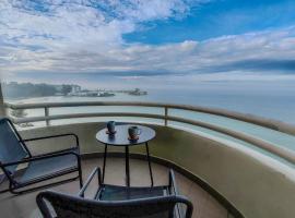 'Newly refurbished' 'Sunny seaview' at Regency with 2 carpark by Shine Stay，位于波德申的酒店