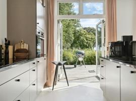 Modern Family Home By The Sea With Activities，位于尼斯泰兹的酒店