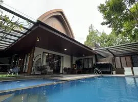 Villa Vamella at Vimala Hills 6 Bed Room Private Pool Billiards Karaoke