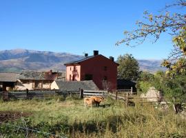 Cal Barné, acogedor alojamiento con jardín en Das，位于Das的酒店