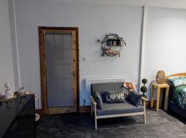 Butterfly Cottage，位于奇德尔休姆的酒店