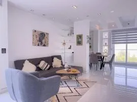 Luxury 2Bed 2Bath PH Steps from Mall Viva