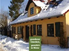 Ferienhaus Lebuser Land für bis zu 4 Personen mit 1300 qm Garten und Privatsauna, grandiosen Blick über die Oder, sonntags late check out bis 18 Uhr inklusive
