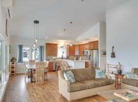Oceanfront Home with Pool, Gazebo Access in Papaikou，位于Papaikou的酒店