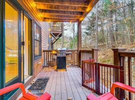 Ski-In/Ski-Out Condo at Pleasant Mountain!，位于Bridgton的酒店