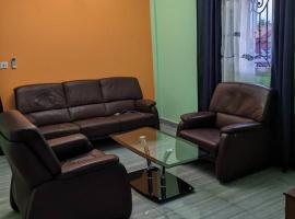 RÉSIDENCE 2K Studio Meublé-Chapelle Symbock-Gardien-WIFI-Location Véhicule，位于雅温得的酒店