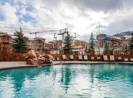 The Grand Summit Hotel in the Canyons Village - Walk to Ski Lift - Pool, Gym, Spa, More!