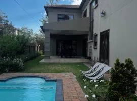 Fourways Luxurious 5-Bed Home