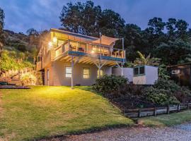 Taupo Bay Beach House，位于Totara North的酒店