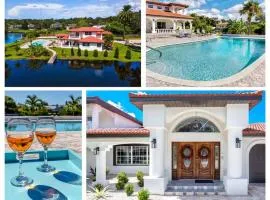 The Belleair Estate - Incredible Waterfront Home with Heated Pool