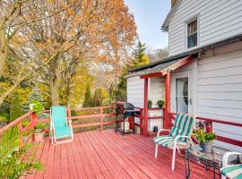 Bethlehem Home with Patio and Amazing Sunset Views!，位于伯利恒的酒店