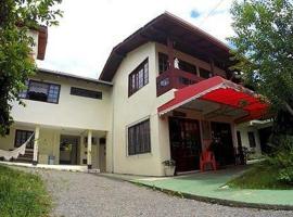 Pousada Medina Surf House，位于加罗帕巴的酒店