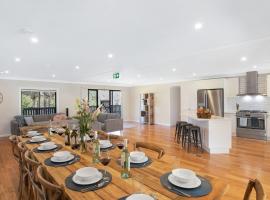 Sutton Forest Retreat Sophies Farmhouse，位于Sutton Forest的酒店
