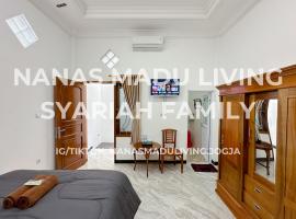 Nanas Madu Living Syariah Family，位于Adi Sutjipto的酒店
