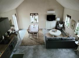 Hus i mysig by n&auml;ra havet，位于斯塔德的自助式住宿