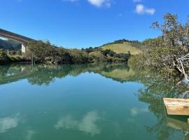 River Retreat Waiwera，位于Puhoi的酒店