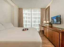 Ala Carte Da Nang-My Khe Beach, 2 Bedroom, Sea View, Rooftop Pool & Gym