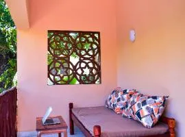 Bofa Beach 2km - Wifi, Parking, SmartTV, Kitchen, Hot Shower, House Keeping