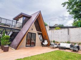 A Skylight Cabin，位于Santo Tomas的酒店